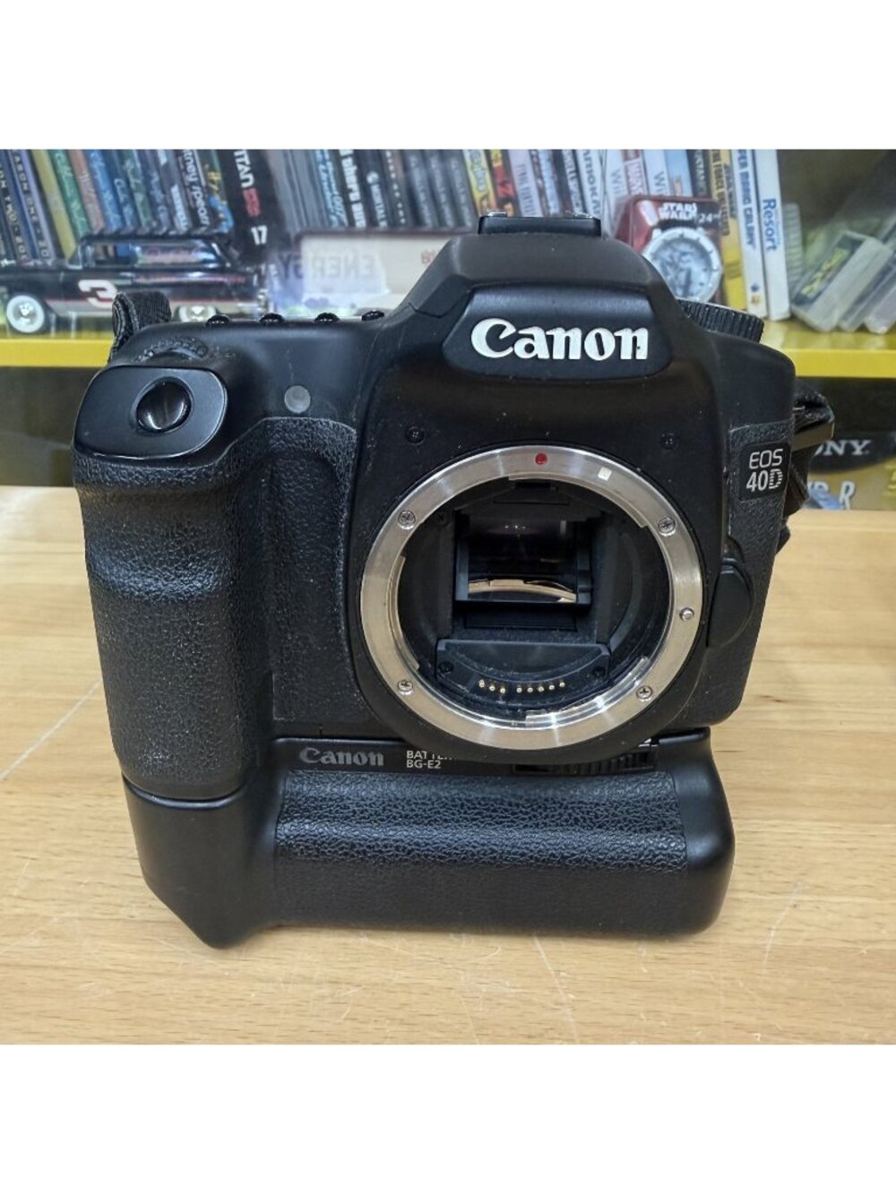 Canon EOS 40D 10.1MP Digital SLR Camera Body Black BG-E2 from JAPAN No Batteries - Picture 2 of 9